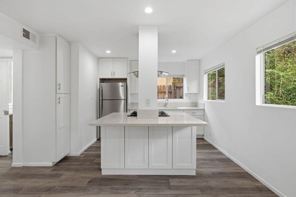 Kitchen Island — 3680 Curlew St