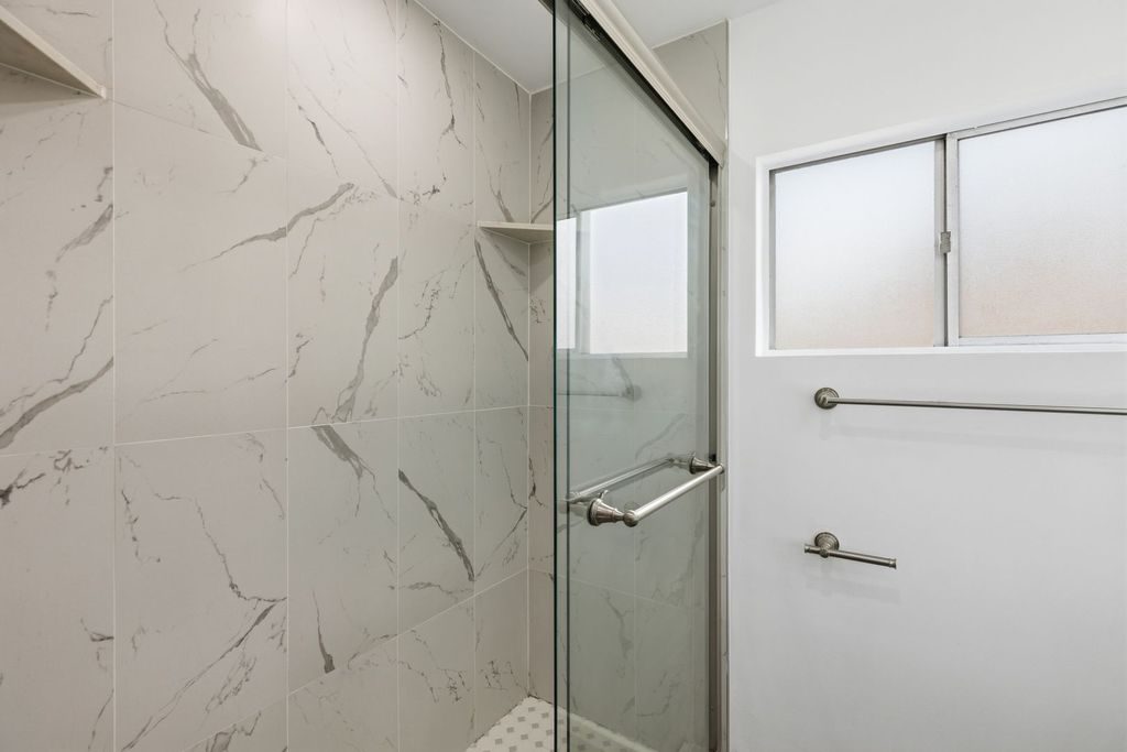 Marble Shower — 3680 Curlew St